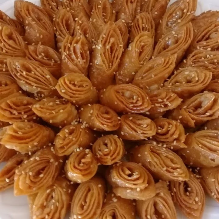 كيلو لسان الطير بالفستق الحلبي